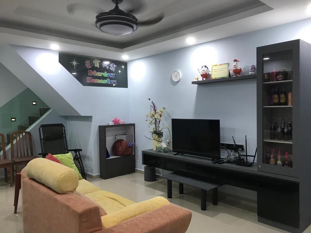 Homestay Stardow~星窗名宿~ Johor Bahru Exterior photo