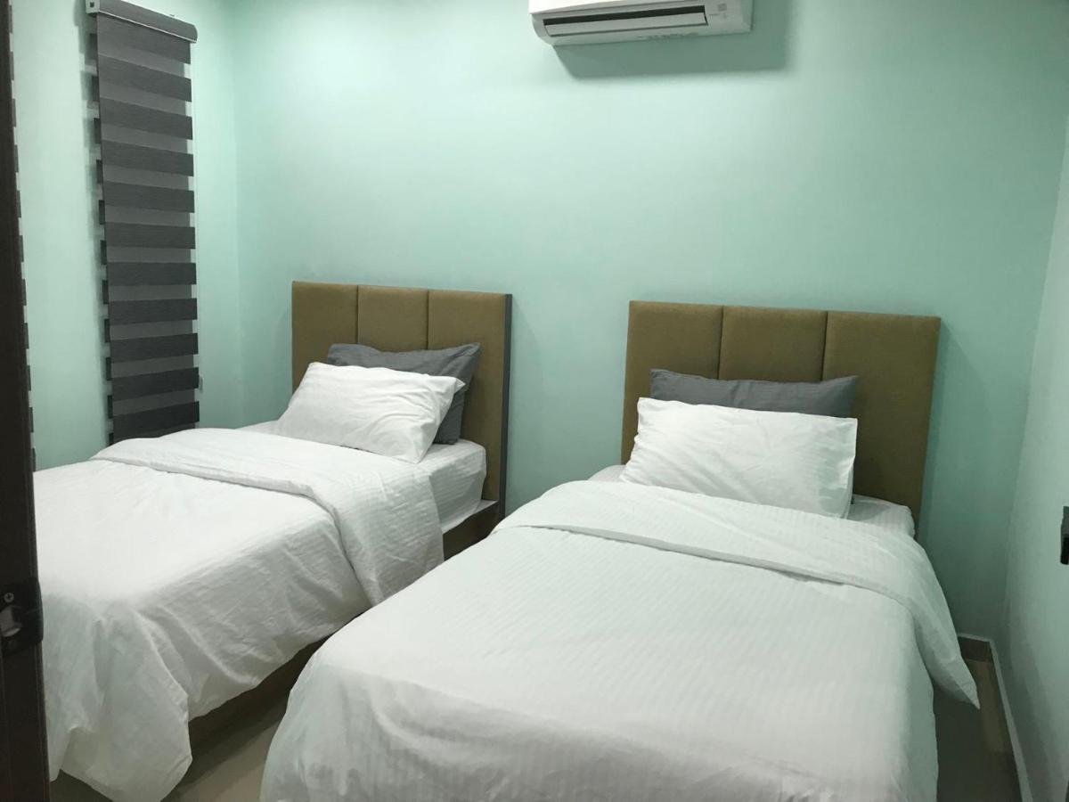 Homestay Stardow~星窗名宿~ Johor Bahru Exterior photo