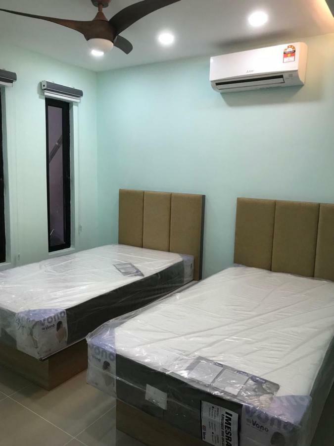 Homestay Stardow~星窗名宿~ Johor Bahru Exterior photo